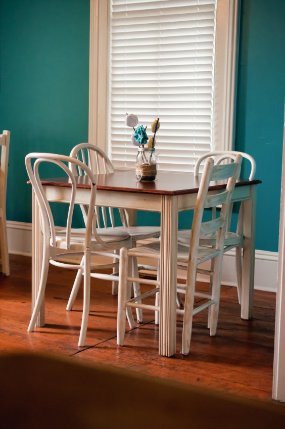 green breakfast nook