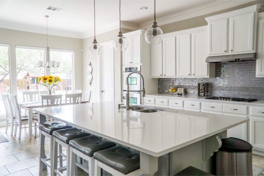 white kitchen cabinets